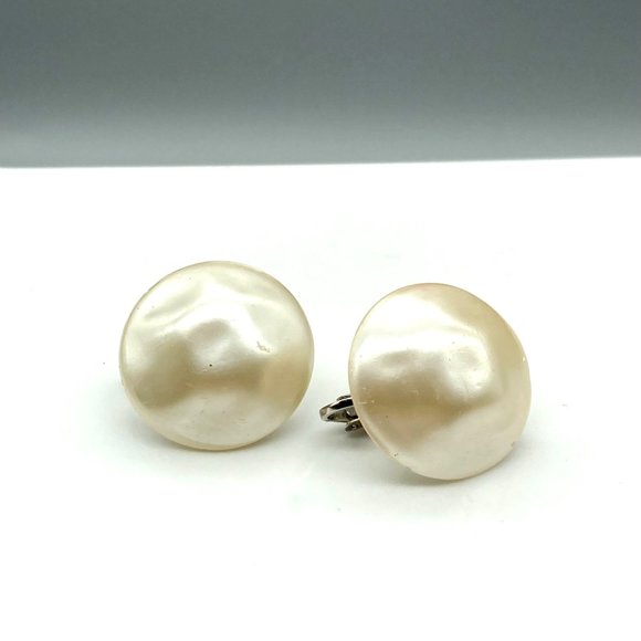Elegant Faux Pearl Button Earrings with Faceted Baroque Look, Vintage Chic Clip - Picture 2 of 5